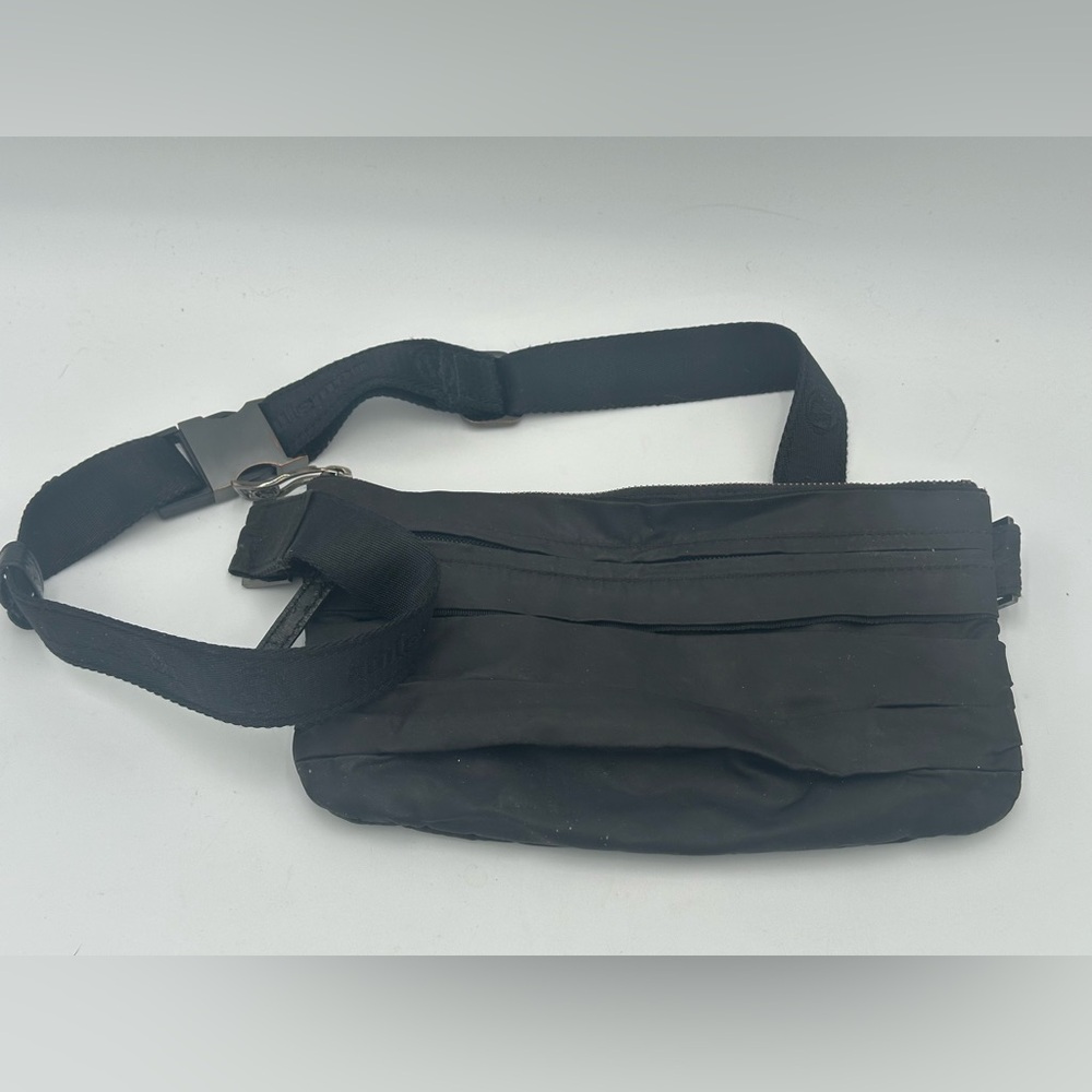 Lululemon Black Belt Bag Purse Nylon Zip Crossbody Adjustable Strap